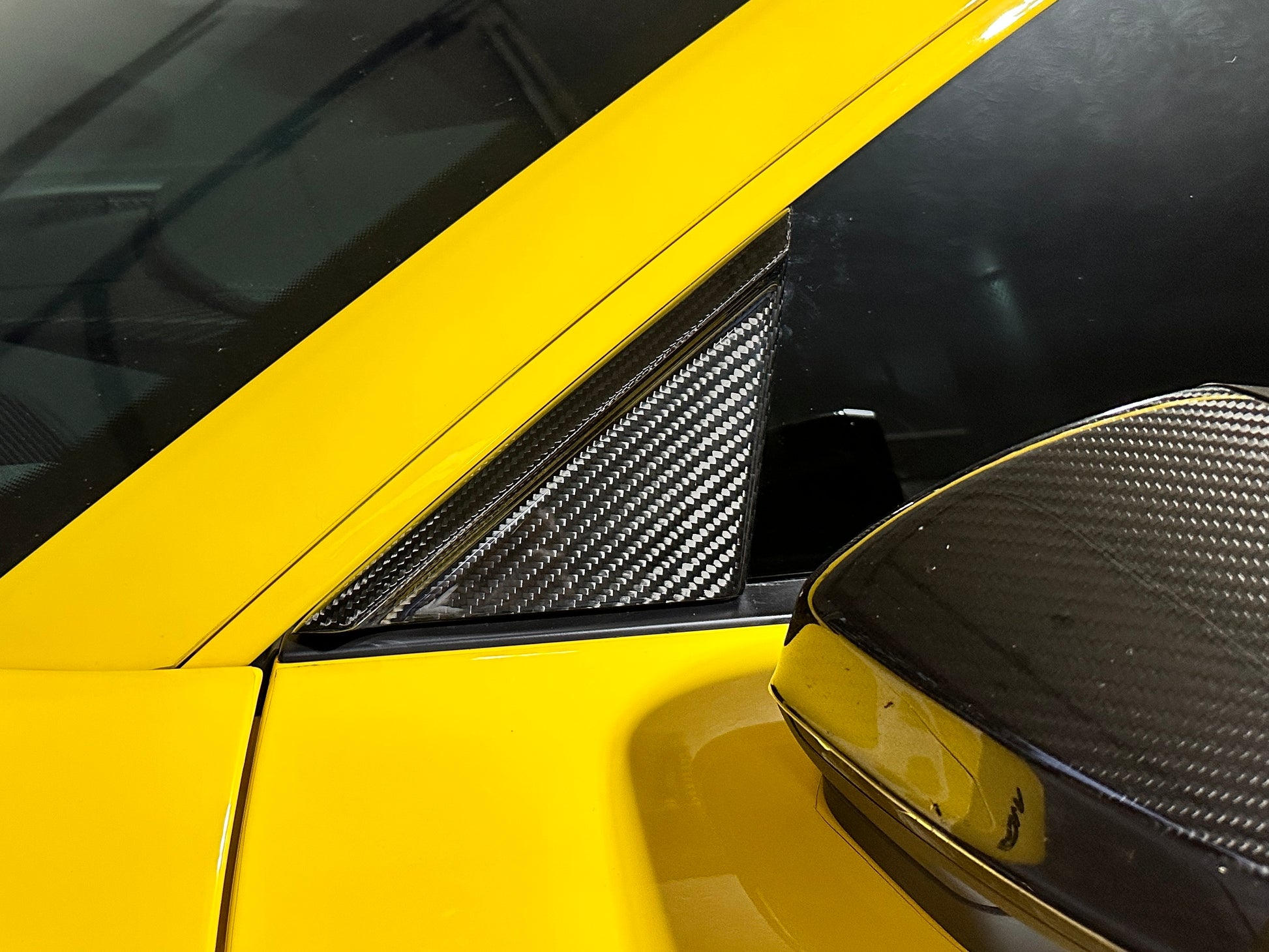 Audi R8 anti wind buffeting triangles. Eliminates annoying wind buffeting when windows are down at high speeds. 